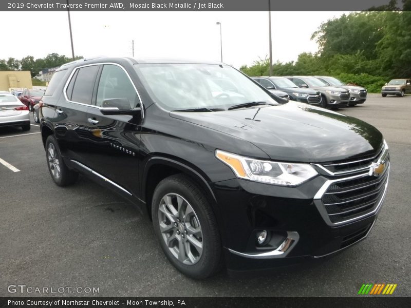 Front 3/4 View of 2019 Traverse Premier AWD