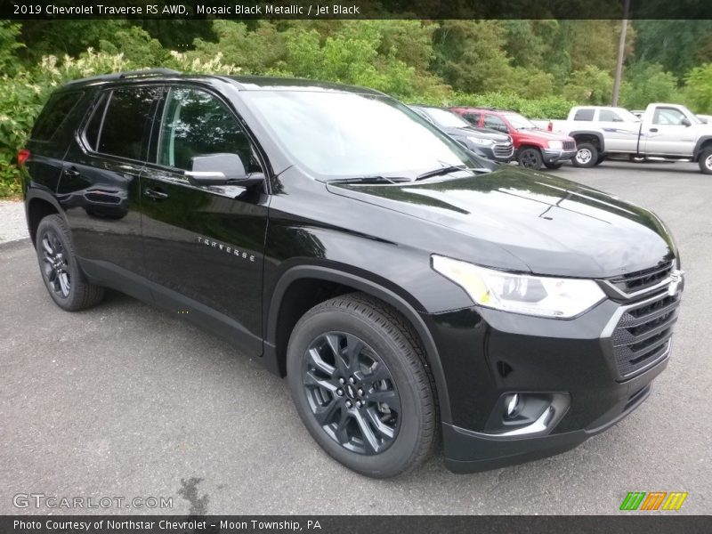 Front 3/4 View of 2019 Traverse RS AWD