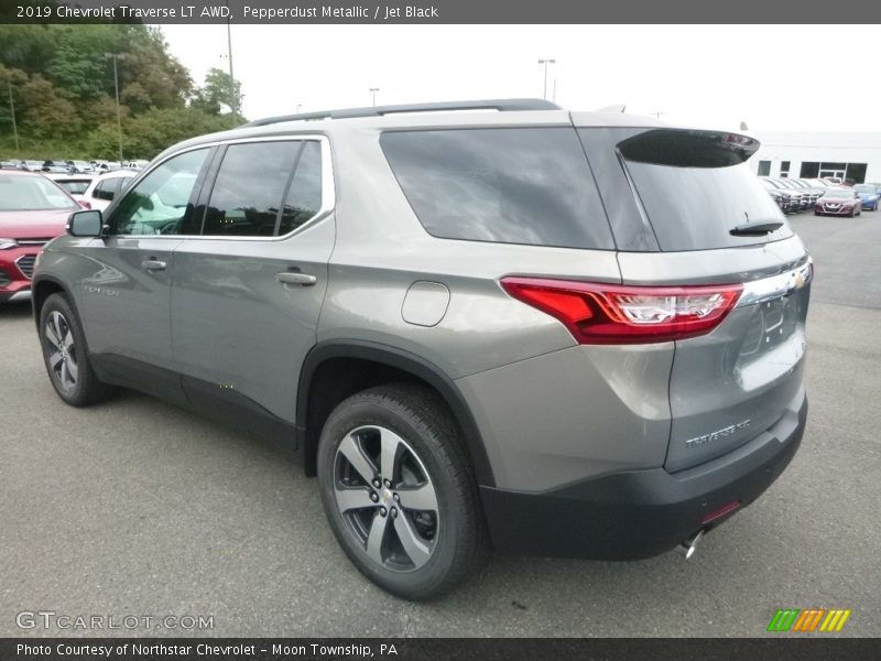 Pepperdust Metallic / Jet Black 2019 Chevrolet Traverse LT AWD