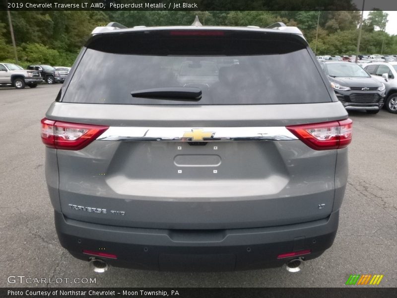 Pepperdust Metallic / Jet Black 2019 Chevrolet Traverse LT AWD