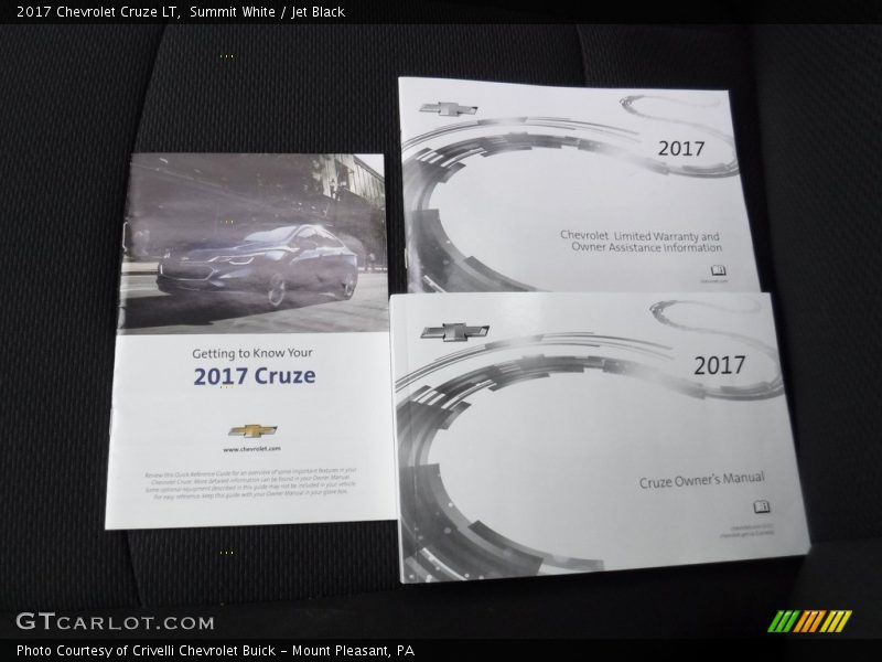 Summit White / Jet Black 2017 Chevrolet Cruze LT
