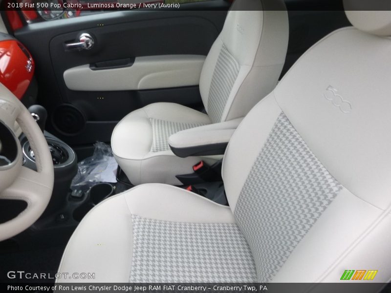 Luminosa Orange / Ivory (Avorio) 2018 Fiat 500 Pop Cabrio