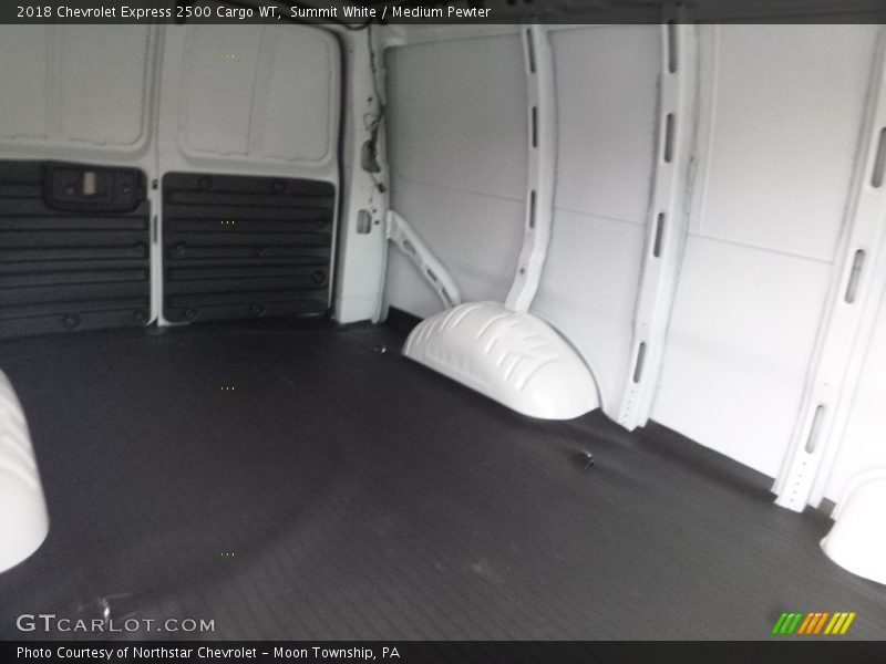 Summit White / Medium Pewter 2018 Chevrolet Express 2500 Cargo WT