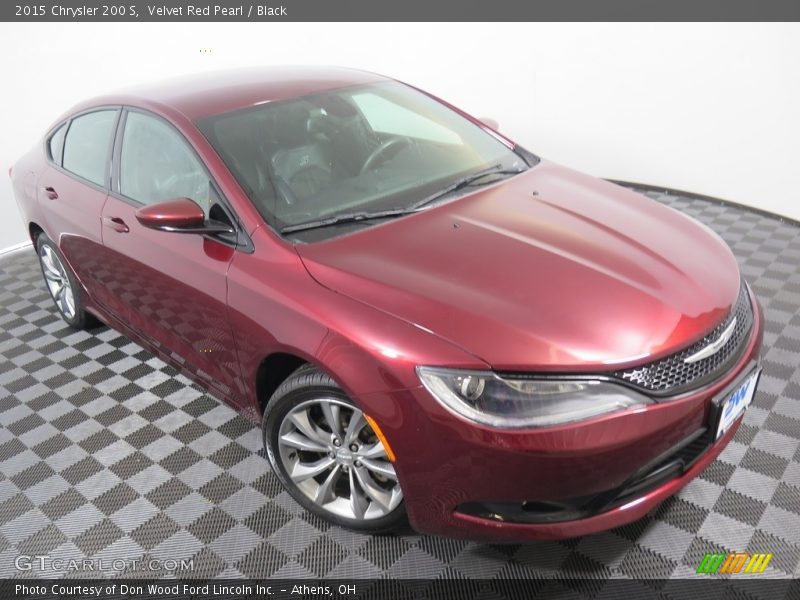 Velvet Red Pearl / Black 2015 Chrysler 200 S