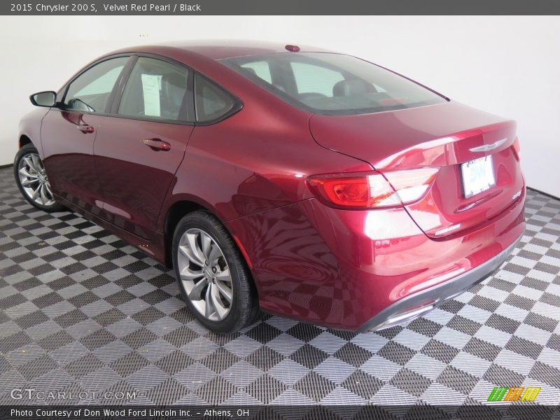 Velvet Red Pearl / Black 2015 Chrysler 200 S