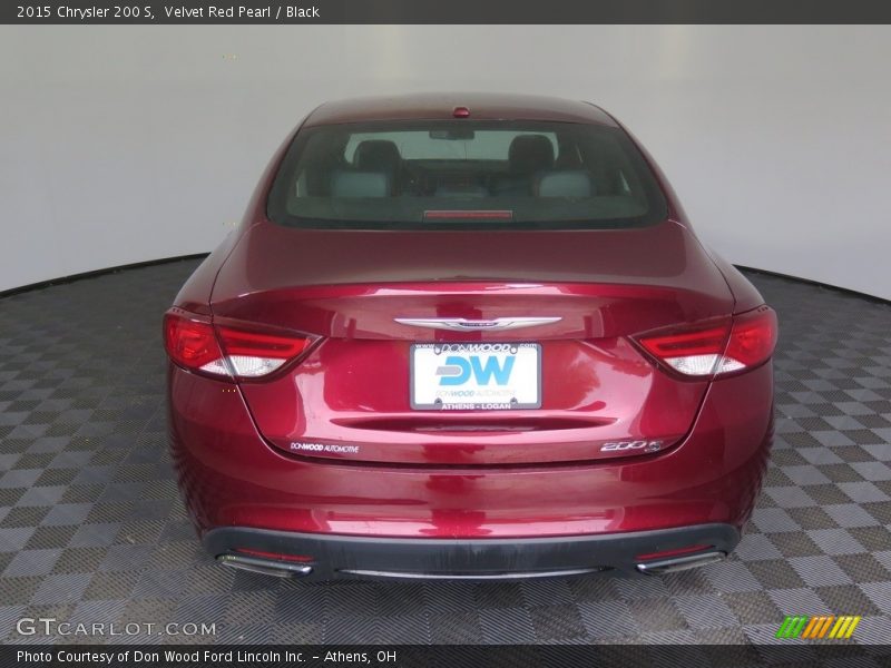 Velvet Red Pearl / Black 2015 Chrysler 200 S
