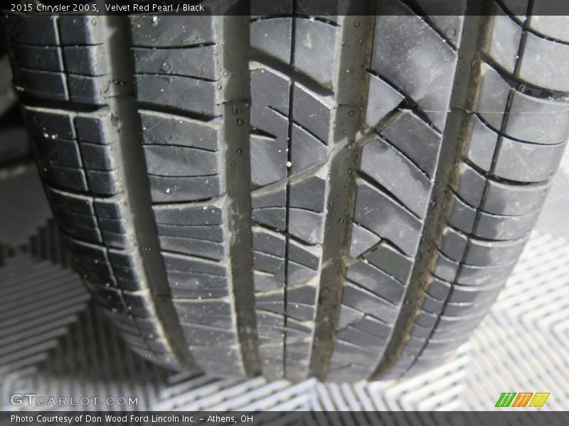 Velvet Red Pearl / Black 2015 Chrysler 200 S