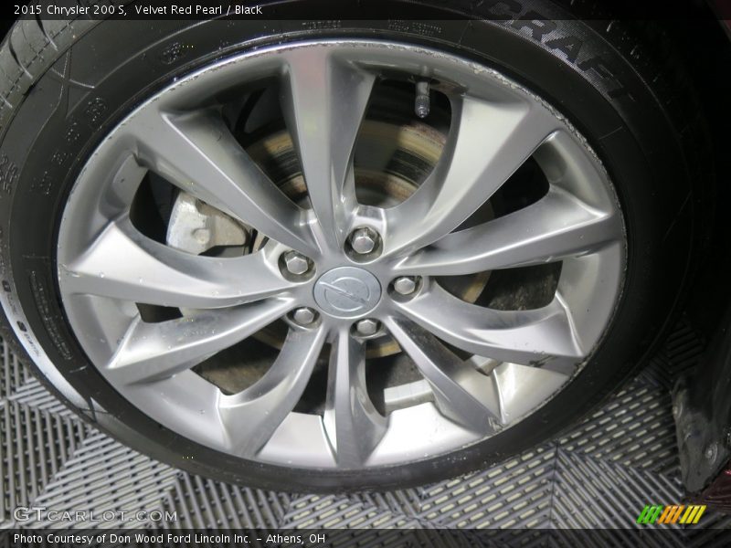 Velvet Red Pearl / Black 2015 Chrysler 200 S