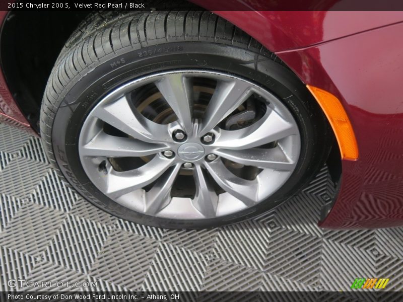 Velvet Red Pearl / Black 2015 Chrysler 200 S