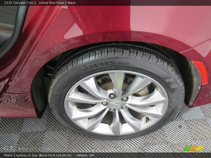 Velvet Red Pearl / Black 2015 Chrysler 200 S