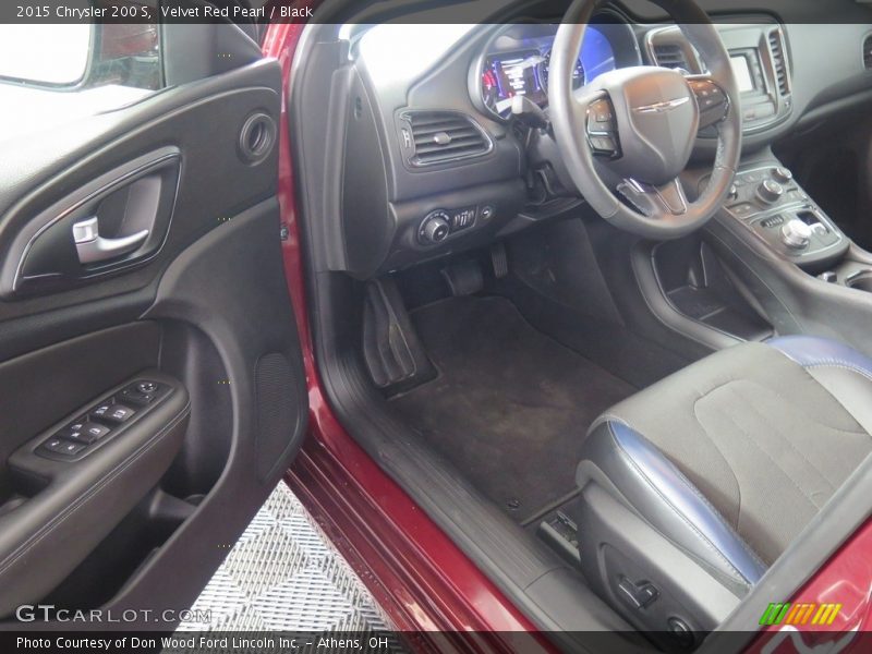 Velvet Red Pearl / Black 2015 Chrysler 200 S