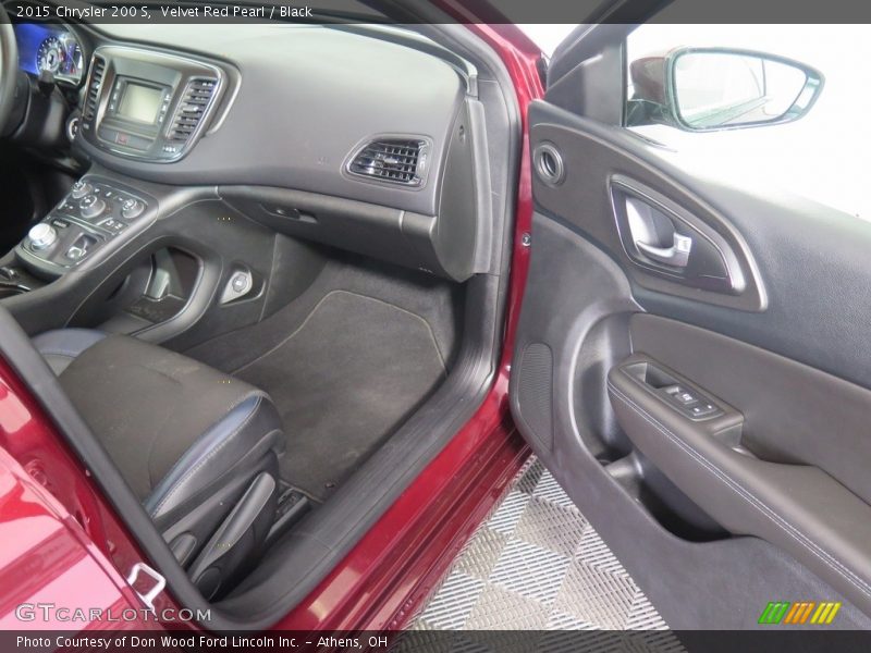 Velvet Red Pearl / Black 2015 Chrysler 200 S