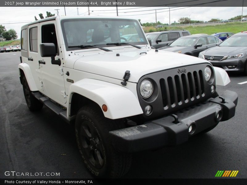 Bright White / Black 2017 Jeep Wrangler Unlimited Freedom Edition 4x4