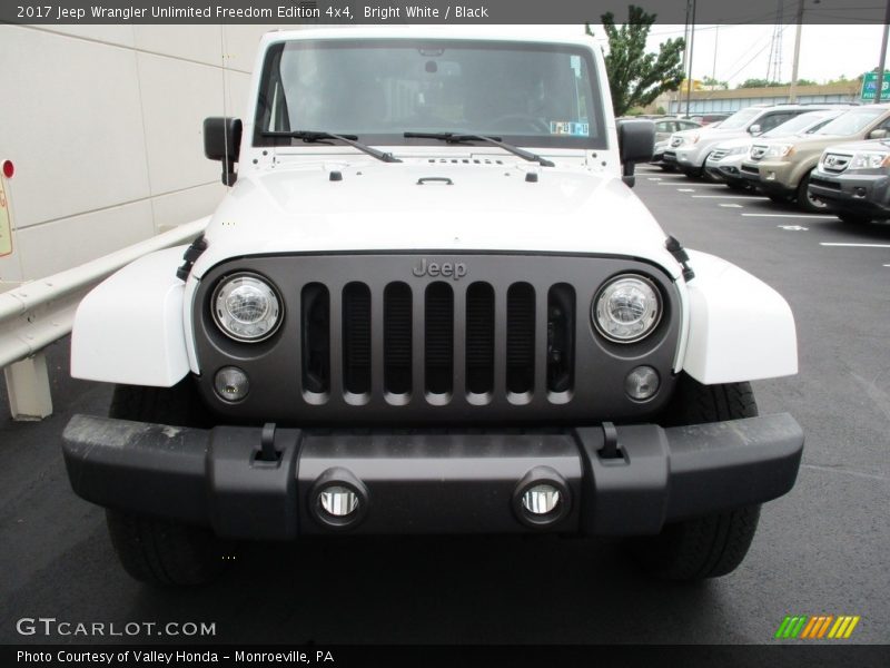 Bright White / Black 2017 Jeep Wrangler Unlimited Freedom Edition 4x4