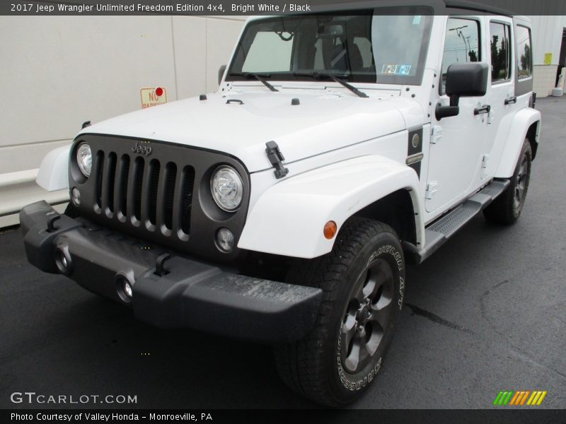Bright White / Black 2017 Jeep Wrangler Unlimited Freedom Edition 4x4