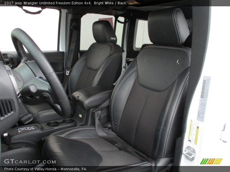 Bright White / Black 2017 Jeep Wrangler Unlimited Freedom Edition 4x4