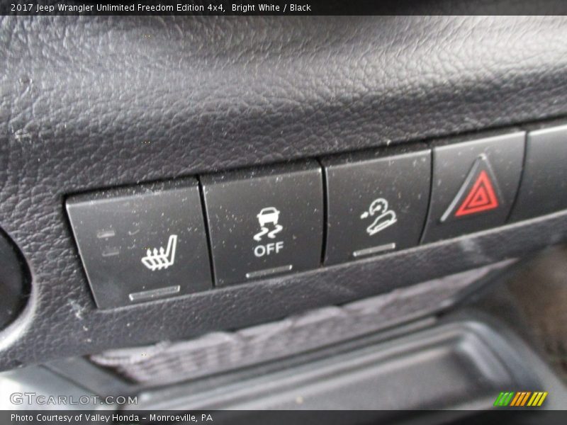 Bright White / Black 2017 Jeep Wrangler Unlimited Freedom Edition 4x4