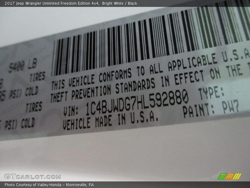 Bright White / Black 2017 Jeep Wrangler Unlimited Freedom Edition 4x4