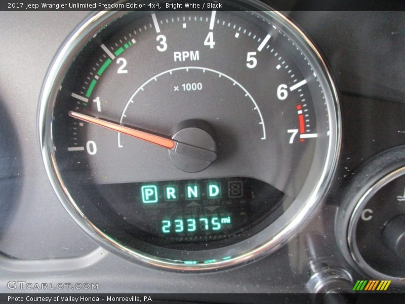 Bright White / Black 2017 Jeep Wrangler Unlimited Freedom Edition 4x4