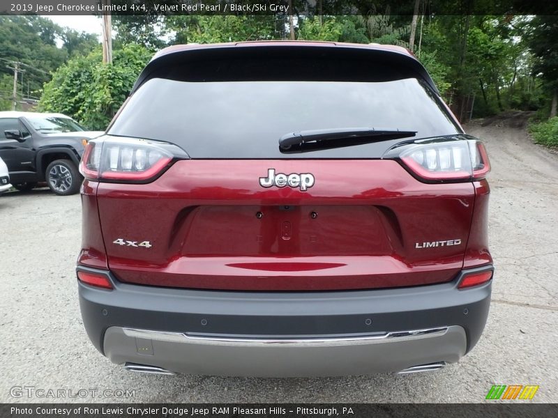 Velvet Red Pearl / Black/Ski Grey 2019 Jeep Cherokee Limited 4x4