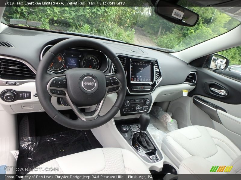 Velvet Red Pearl / Black/Ski Grey 2019 Jeep Cherokee Limited 4x4