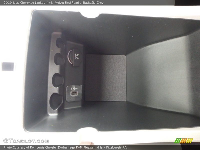 Velvet Red Pearl / Black/Ski Grey 2019 Jeep Cherokee Limited 4x4