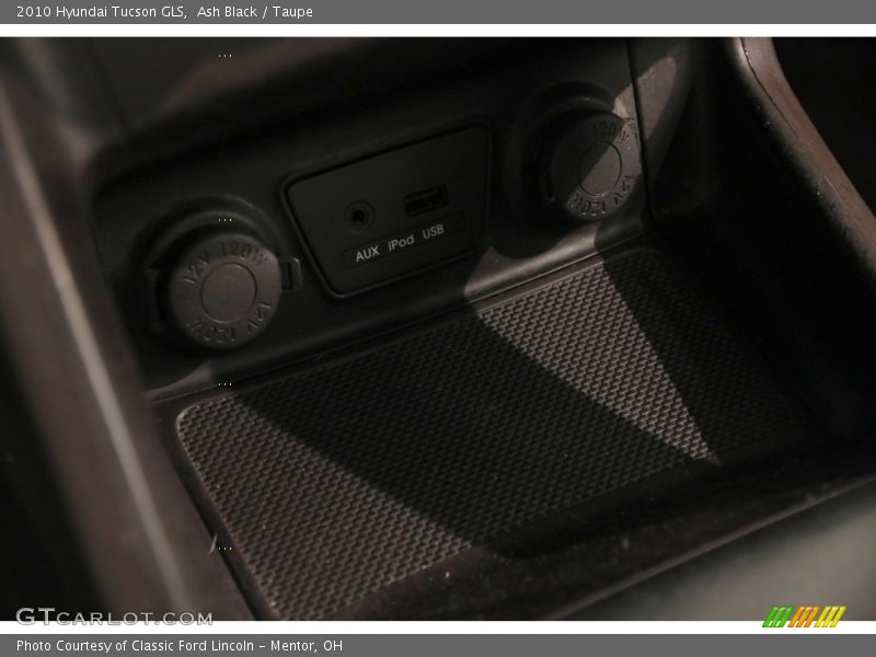 Ash Black / Taupe 2010 Hyundai Tucson GLS
