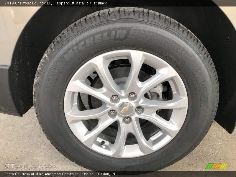 Pepperdust Metallic / Jet Black 2019 Chevrolet Equinox LT