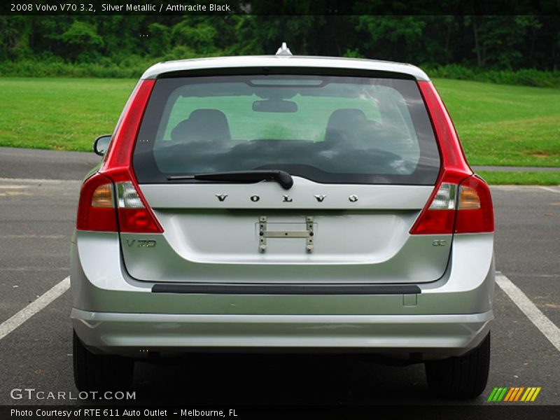 Silver Metallic / Anthracite Black 2008 Volvo V70 3.2
