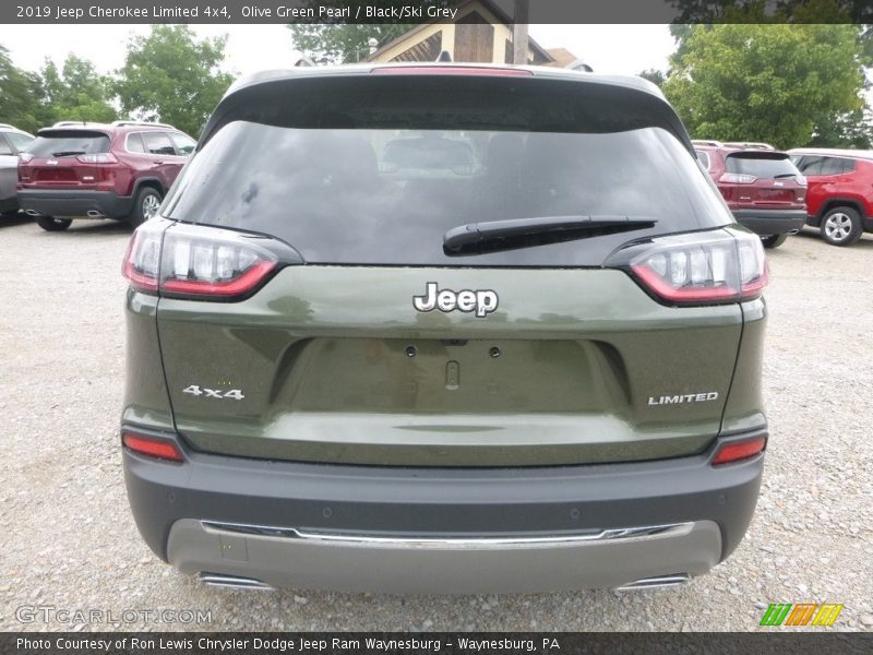 Olive Green Pearl / Black/Ski Grey 2019 Jeep Cherokee Limited 4x4
