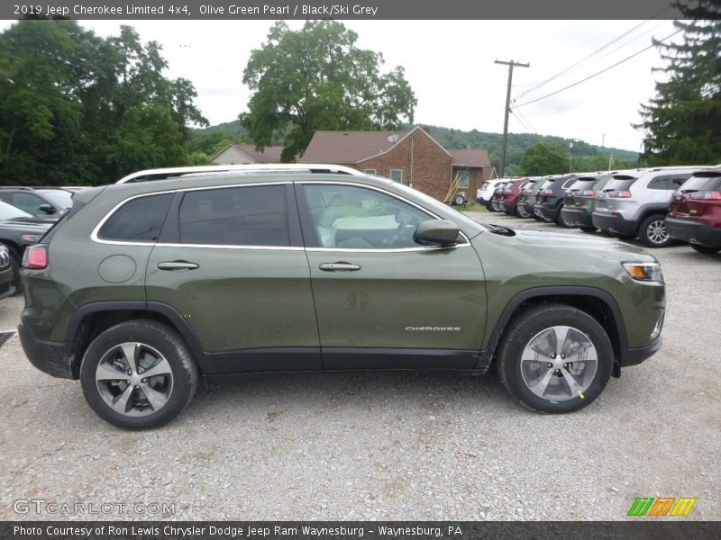 Olive Green Pearl / Black/Ski Grey 2019 Jeep Cherokee Limited 4x4