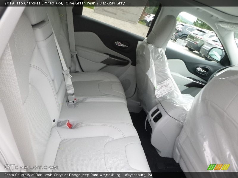 Olive Green Pearl / Black/Ski Grey 2019 Jeep Cherokee Limited 4x4