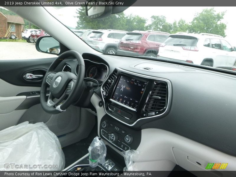 Olive Green Pearl / Black/Ski Grey 2019 Jeep Cherokee Limited 4x4