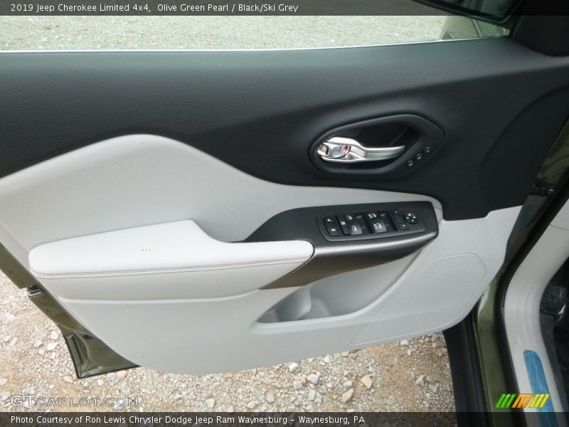 Olive Green Pearl / Black/Ski Grey 2019 Jeep Cherokee Limited 4x4