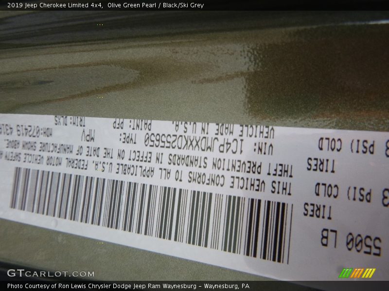 Olive Green Pearl / Black/Ski Grey 2019 Jeep Cherokee Limited 4x4