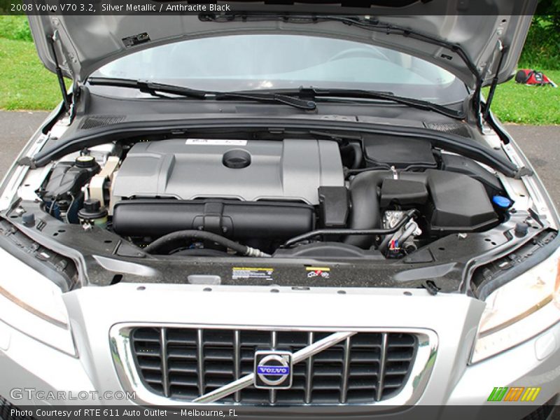 Silver Metallic / Anthracite Black 2008 Volvo V70 3.2