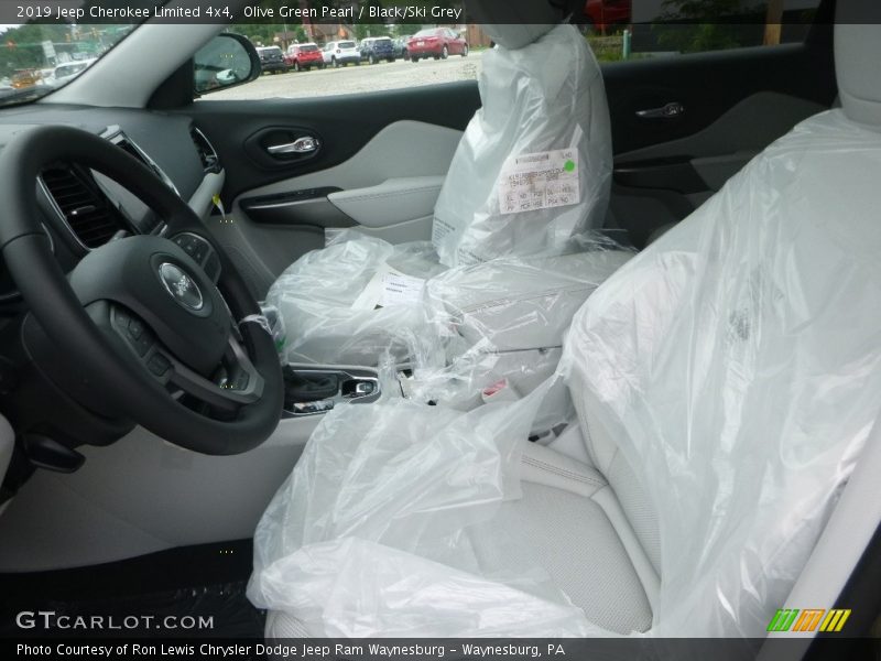 Olive Green Pearl / Black/Ski Grey 2019 Jeep Cherokee Limited 4x4