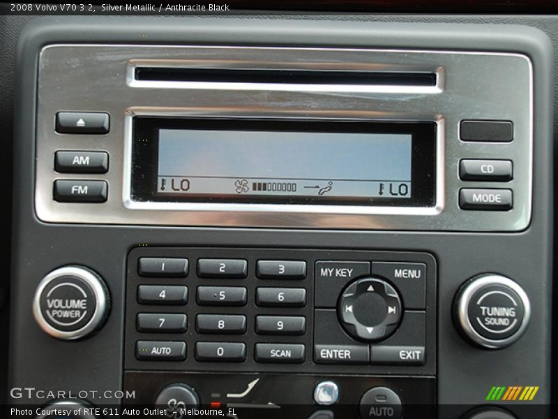 Silver Metallic / Anthracite Black 2008 Volvo V70 3.2