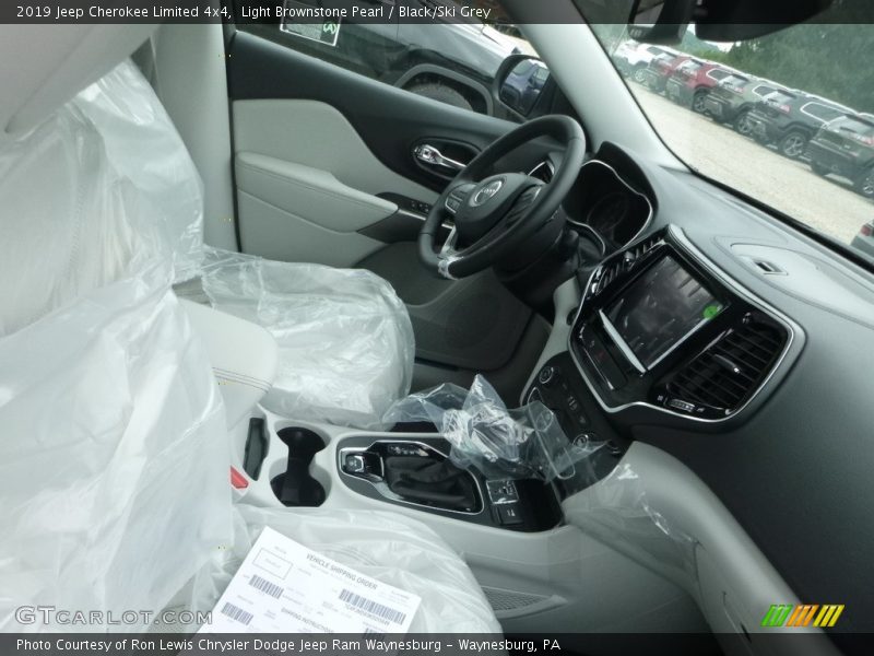 Light Brownstone Pearl / Black/Ski Grey 2019 Jeep Cherokee Limited 4x4