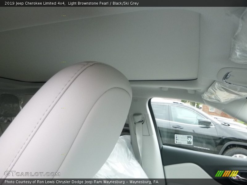 Light Brownstone Pearl / Black/Ski Grey 2019 Jeep Cherokee Limited 4x4