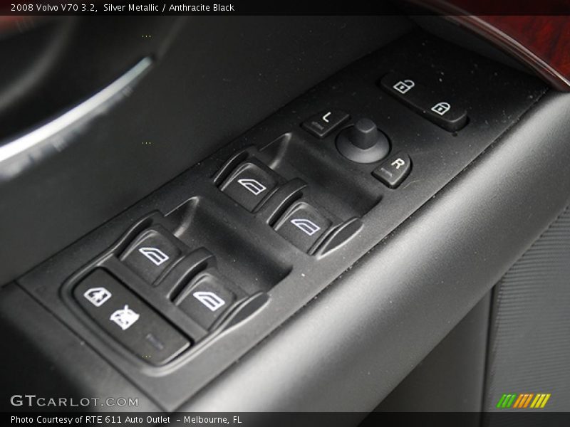 Silver Metallic / Anthracite Black 2008 Volvo V70 3.2