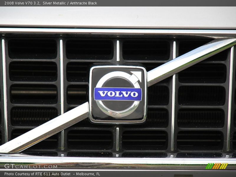 Silver Metallic / Anthracite Black 2008 Volvo V70 3.2