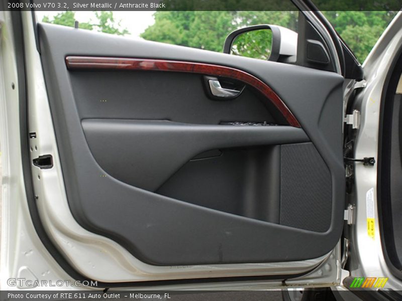 Silver Metallic / Anthracite Black 2008 Volvo V70 3.2
