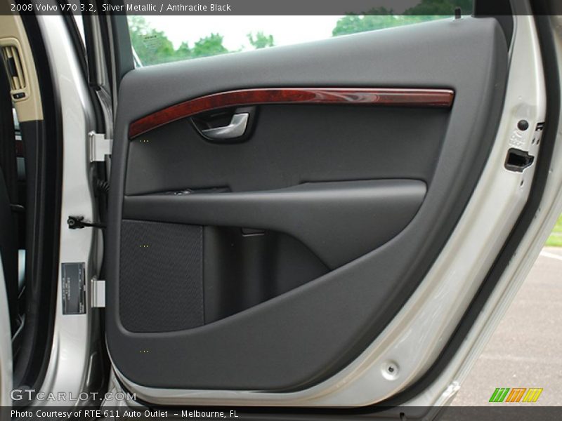 Silver Metallic / Anthracite Black 2008 Volvo V70 3.2