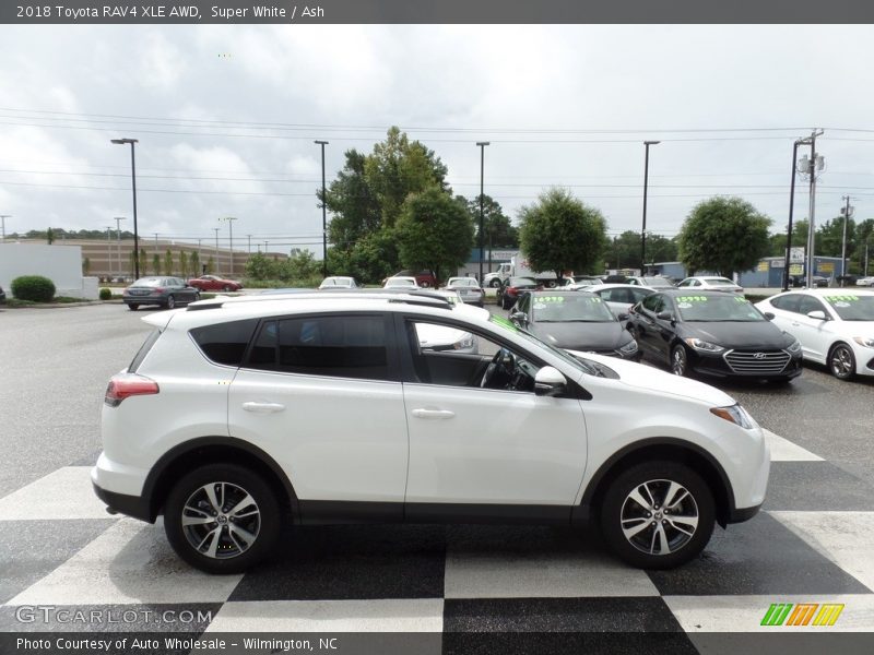 Super White / Ash 2018 Toyota RAV4 XLE AWD