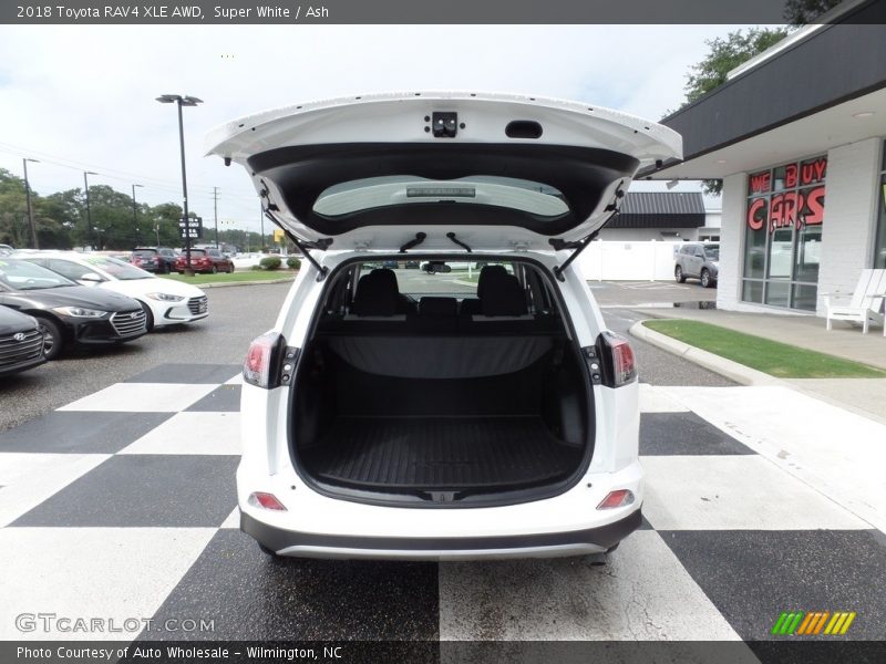 Super White / Ash 2018 Toyota RAV4 XLE AWD