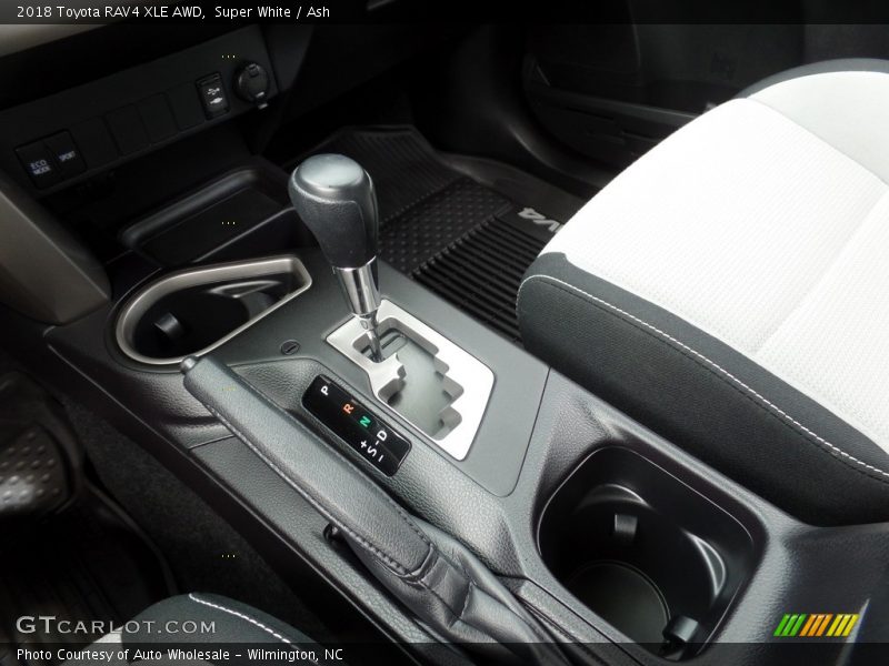 Super White / Ash 2018 Toyota RAV4 XLE AWD