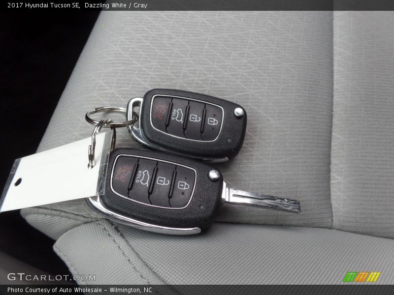 Dazzling White / Gray 2017 Hyundai Tucson SE