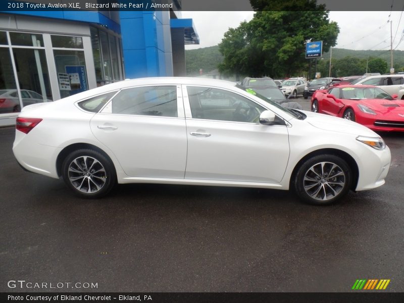 Blizzard White Pearl / Almond 2018 Toyota Avalon XLE