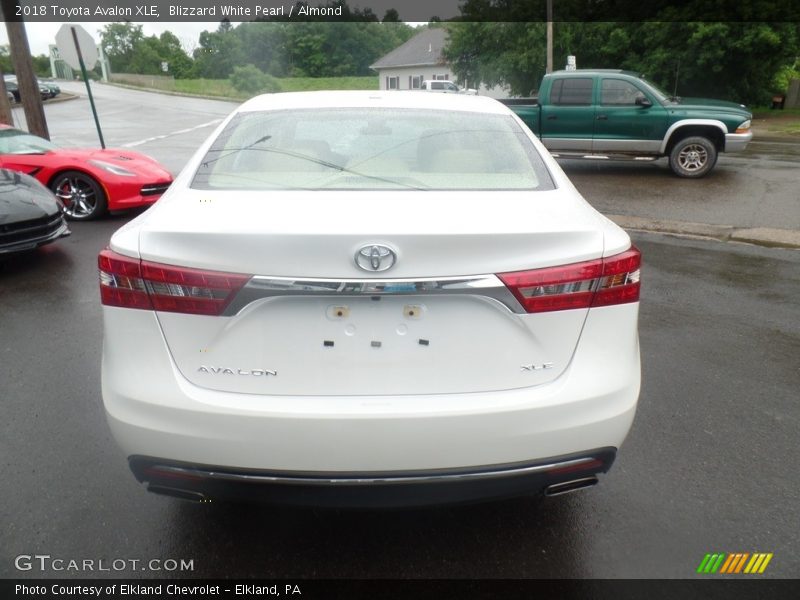 Blizzard White Pearl / Almond 2018 Toyota Avalon XLE